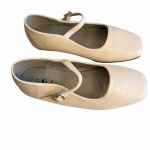 Children’s  Cream Mary Jane Flats - Classic Strap Comfort-Size 2- NWOT